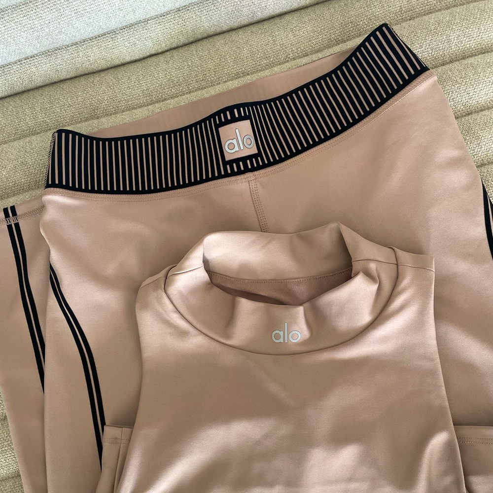 Alo Yoga Set Airlift Leggings & Bra Taupe